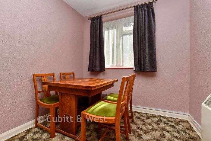 2 Bedroom Apartment For Sale In Ashburton Road, Croydon, Surrey, CR0