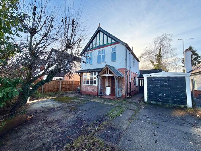 3 Bedroom Detached House For Sale In Coleford Bridge Road, GU16