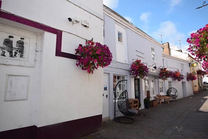 2 Bedroom Flat To Rent In Bideford, Devon, EX39