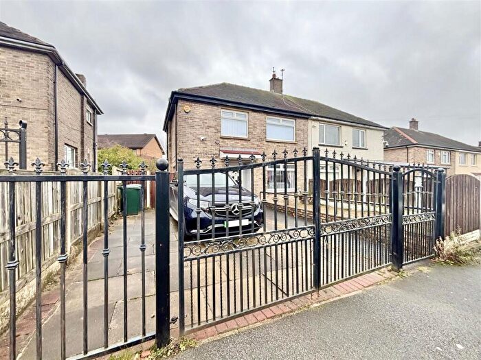 3 Bedroom Semi Detached House For Sale In Wallingford Mount, Allerton, Bradford, BD15