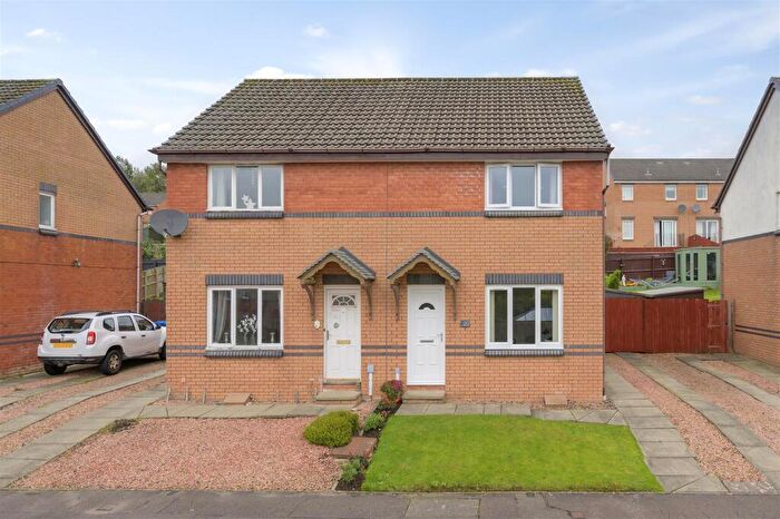 3 Bedroom Semi-Detached House For Sale In Kinnaird Place, Dunfermline, KY12