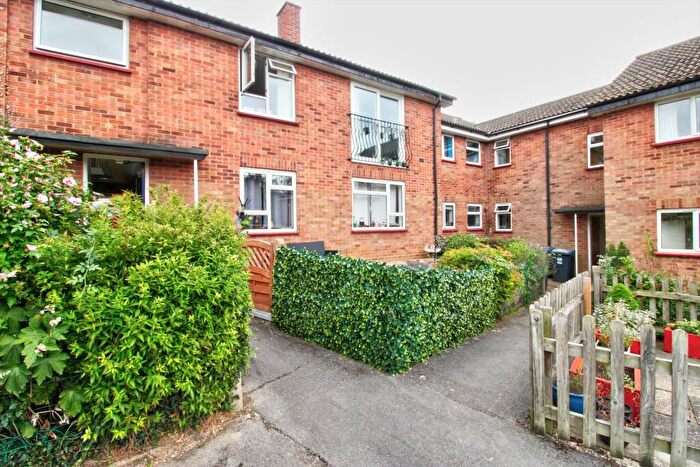 2 Bedroom Apartment For Sale In Barleycroft, Hertford, SG14