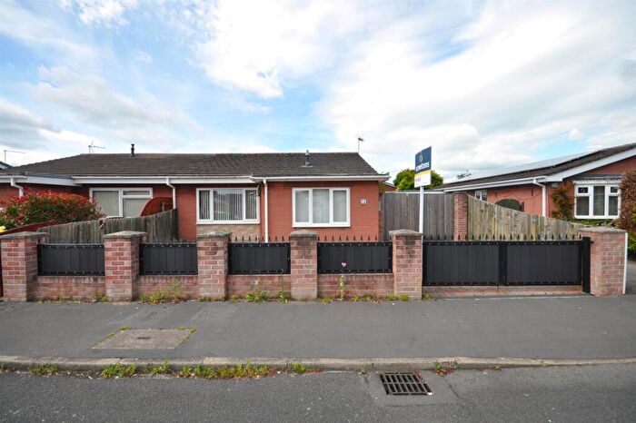 3 Bedroom Semi-Detached Bungalow For Sale In Pennine Road, Thorne, Doncaster, DN8