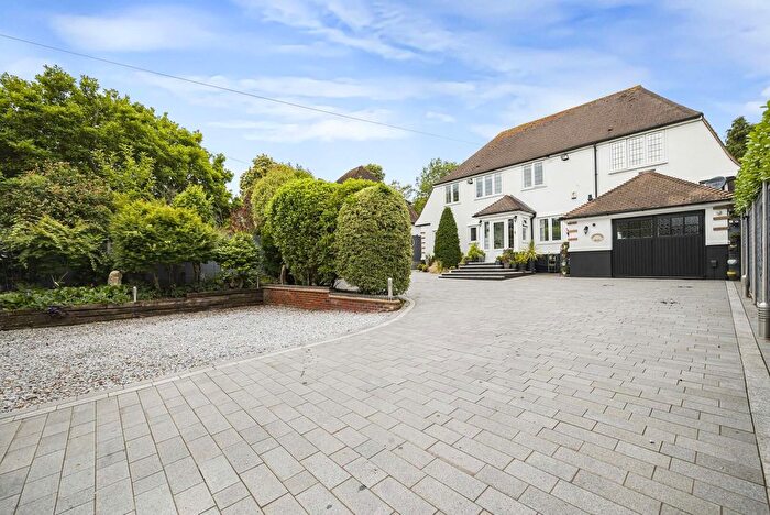 4 Bedroom Detached House For Sale In Summerhouse Drive, Bexley, DA5