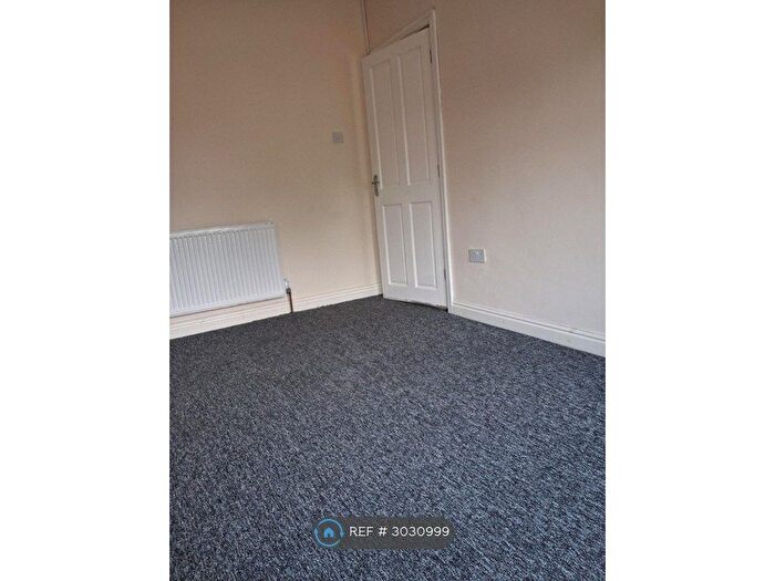 3 Bedroom Semi-Detached House To Rent In Dewsbury Grove, Birmingham, B42