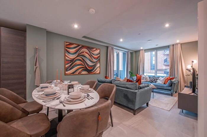 3 Bedroom Flat To Rent In New York, Quarry Hill, Leeds, LS2