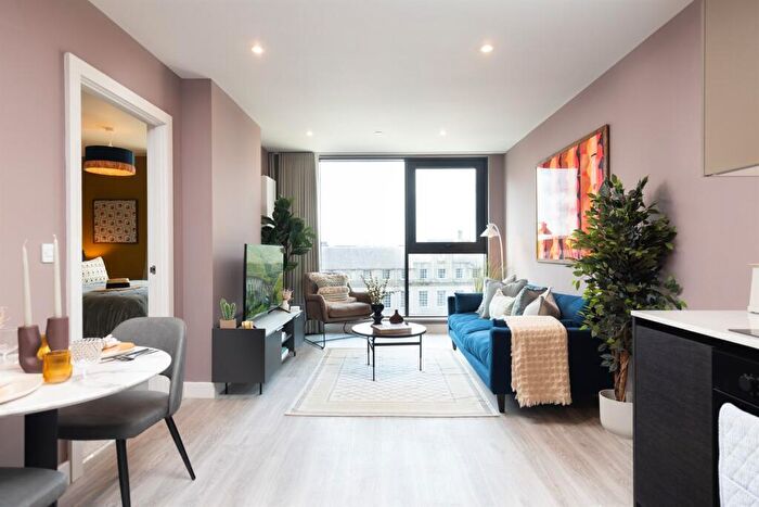 1 Bedroom Apartment To Rent In Holland Street, Glasgow, G2