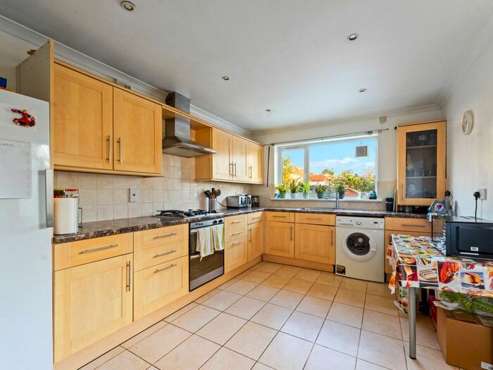 5 Bedroom Semi-Detached House To Rent In Windermere Road, London, SW15