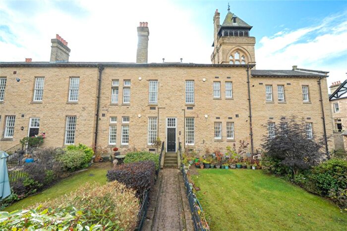 2 Bedroom Apartment For Sale In Aysgarth Court, Clifford Drive, Menston, Ilkley, West Yorkshire, LS29