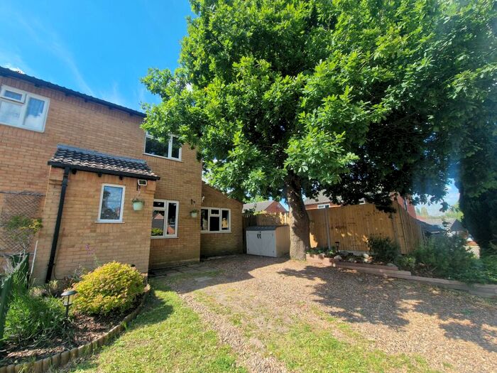 3 Bedroom Semi-Detached House To Rent In Pond Close, Marchwood, SO40