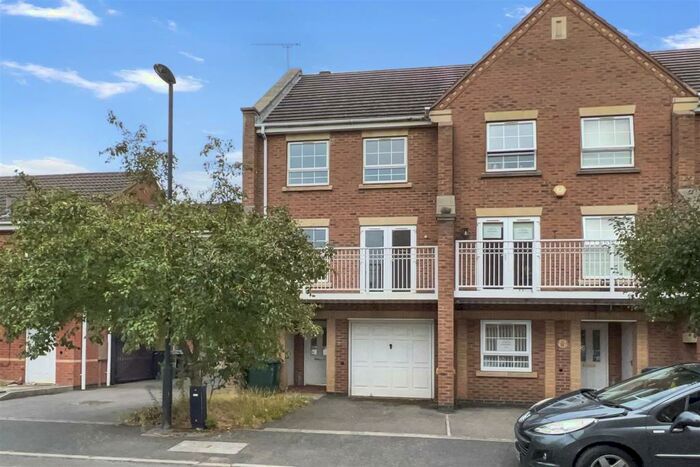 4 Bedroom Town House To Rent In Rodyard Way, Coventry, CV1