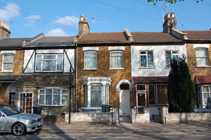 2 Bedroom Flat To Rent In Hornsey Park Road, London, N8