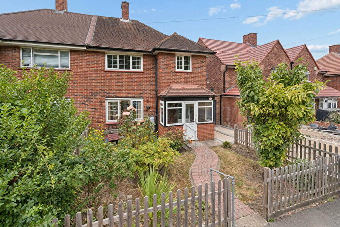 3 Bedroom Semi-Detached House For Sale In Long Lane, Croydon, CR0