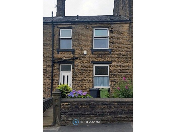2 Bedroom Terraced House To Rent In Cross Lane, Huddersfield, HD4