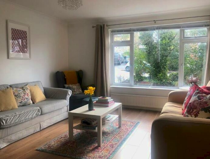 1 Bedroom Apartment To Rent In Somerset Road, New Barnet, EN5