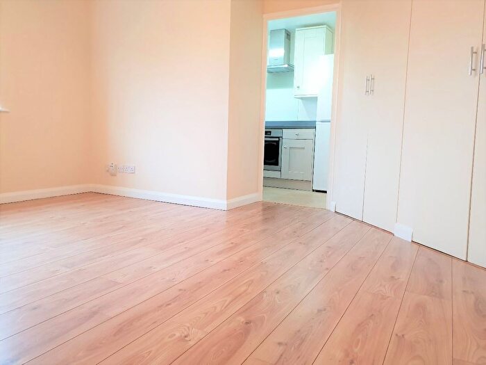 2 Bedroom Flat For Sale In Redford Close, Feltham, TW13