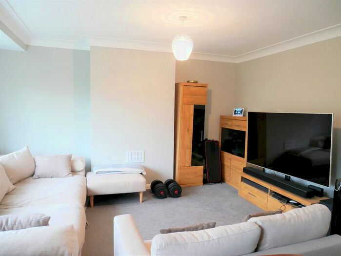 2 Bedroom Flat To Rent In Redesdale Gardens, Isleworth, TW7