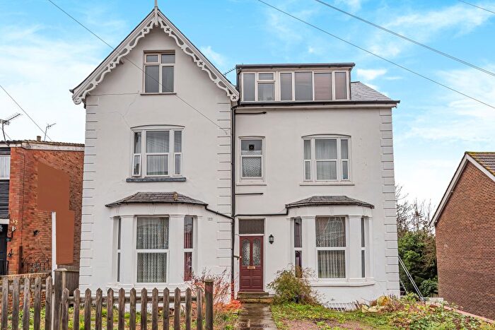 2 Bedroom Flat For Sale In King Edward Road, Barnet, EN5