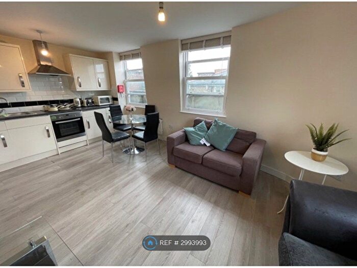 3 Bedroom Flat To Rent In Holloway Road, London, N7