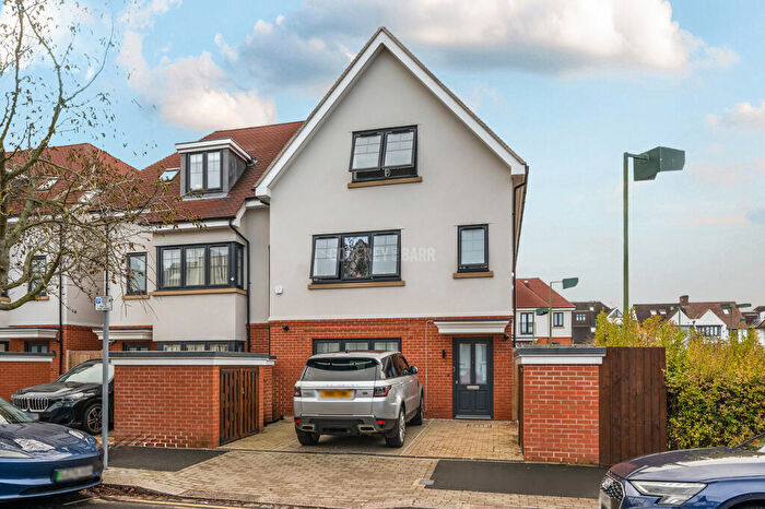 4 Bedroom Semi Detached House For Sale In Portsdown Avenue, Temple Fortune, NW11