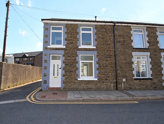 4 Bedroom Terraced House To Rent In Lewis Street, Pentre, CF41