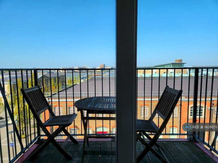 2 Bedroom Flat To Rent In Warehouse Court, London, SE18