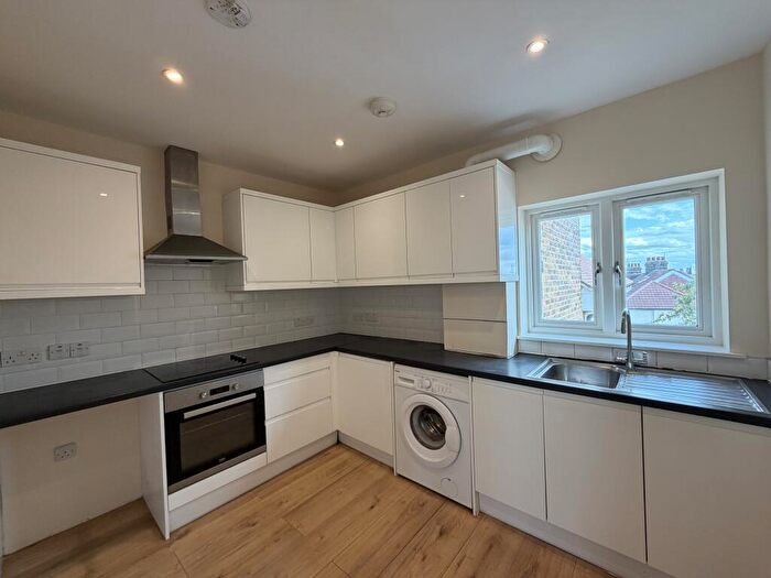 2 Bedroom Flat To Rent In Cranbrook Road, Ilford, Redbridge, IG6