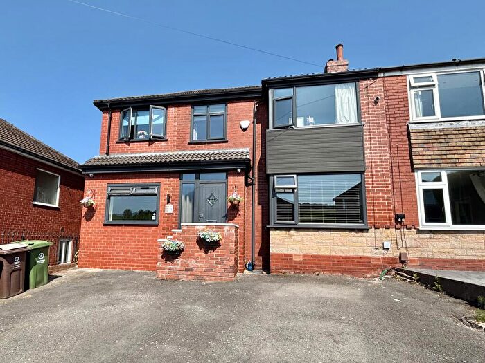 4 Bedroom Semi-Detached House For Sale In Lilac View Close, Oldham, OL2