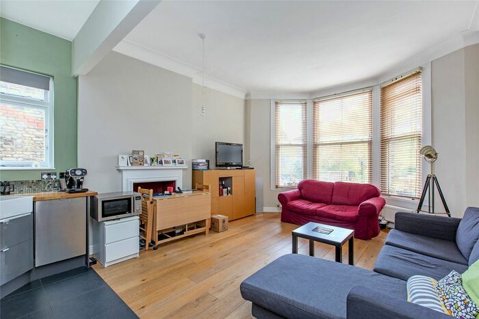 2 Bedroom Flat To Rent In Chelsham Road, Clapham, London, SW4