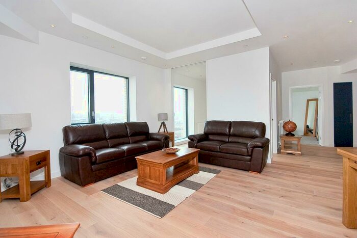 3 Bedroom Apartment To Rent In Botanic Square, E14