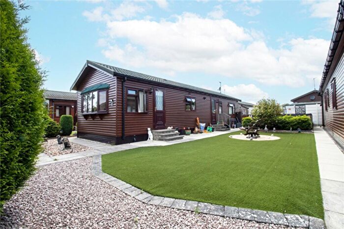 2 Bedroom Park Home For Sale In Oak Drive, Torksey, Lincoln, Lincolnshire, LN1