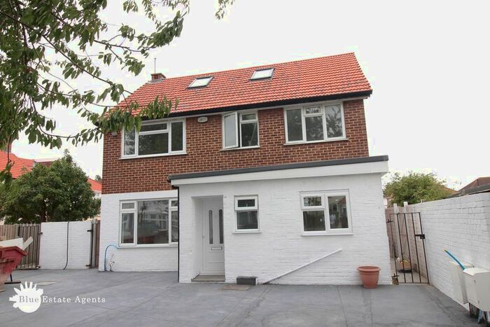 3 Bedroom Maisonette To Rent In Hinton Avenue, Hounslow, TW4