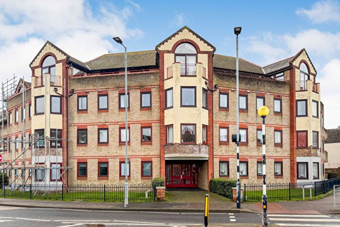 2 Bedroom Flat For Sale In Rosemary Road, Clacton-On-Sea, CO15