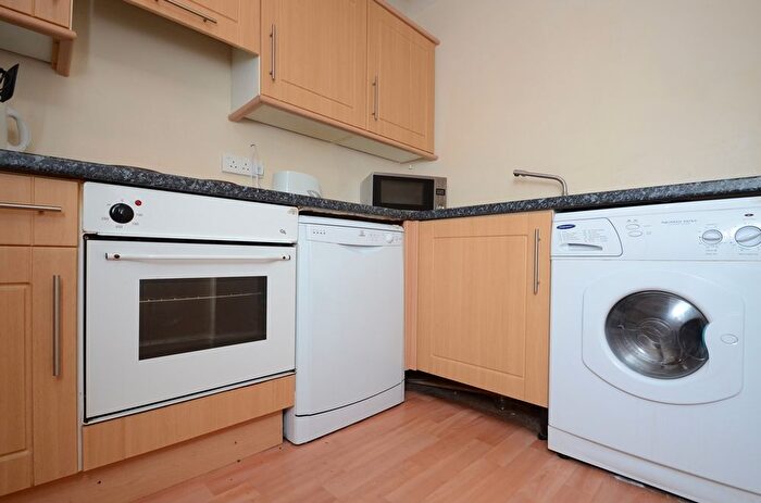 4 Bedroom Flat To Rent In Portland Street, Leith, Edinburgh, EH6