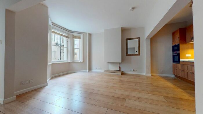 2 Bedroom Flat To Rent In Hogarth Road, London, SW5