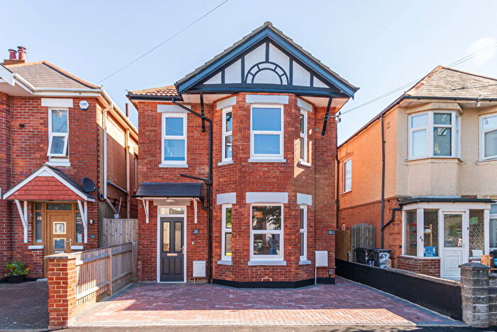 2 Bedroom Flat To Rent In Inverleigh Road, Bournemouth, BH6