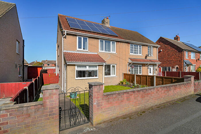 3 Bedroom Semi-Detached House For Sale In Passfield Road, Rossington, DN11