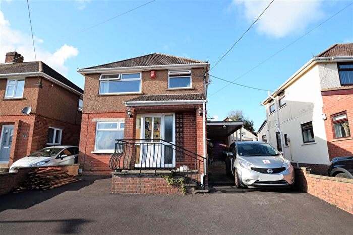 3 Bedroom Detached House For Sale In Hawthorn Road, Barry, CF62