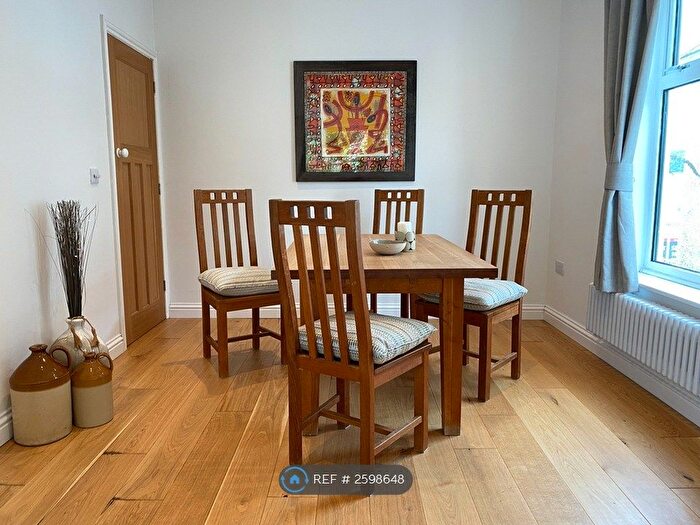 2 Bedroom Bungalow To Rent In North Parade, Falmouth, TR11