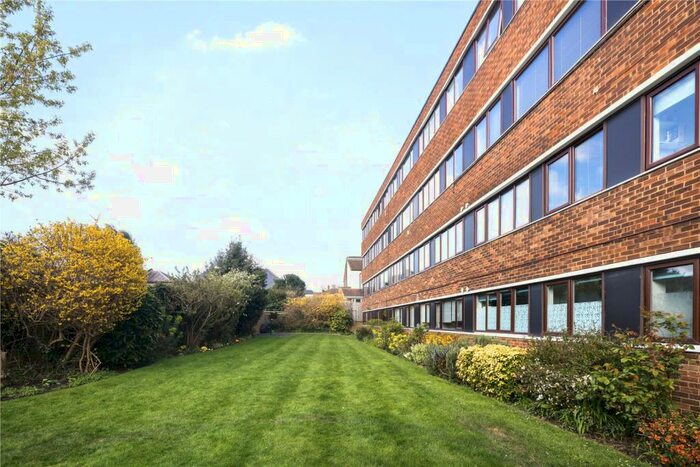 2 Bedroom Flat To Rent In Woburn Court, Bedford Road, London, E18