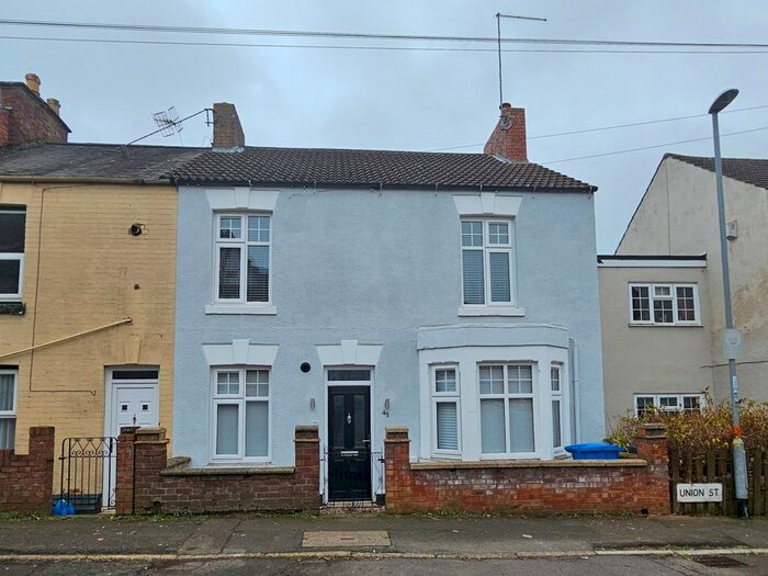 3 Bedroom Property To Rent In Union Street, Kettering, NN16