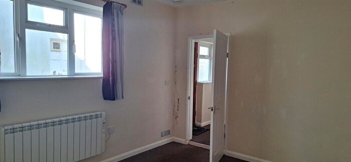 2 Bedroom Flat To Rent In Tower Road, Paignton, TQ3