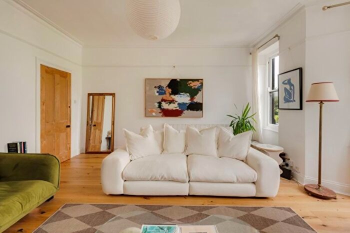 3 Bedroom Flat For Sale In Cotham Road, Cotham, Bristol, BS6