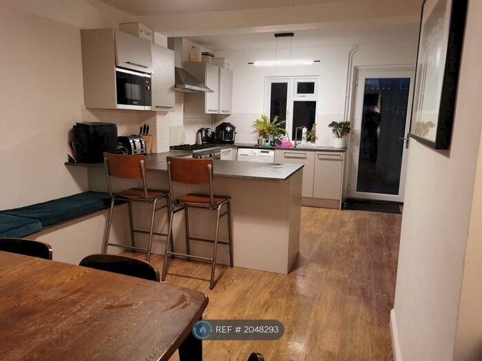 3 Bedroom Semi-Detached House To Rent In Duff Road, Norwich, NR3