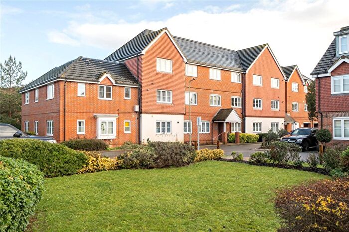 2 Bedroom Flat For Sale In Swansmere Close, Walton-On-Thames, KT12