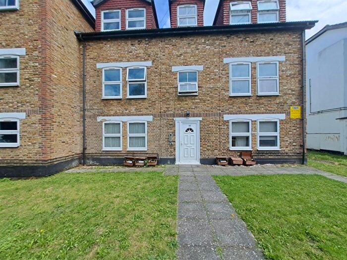 3 Bedroom Flat To Rent In Howard Road, London, SE25