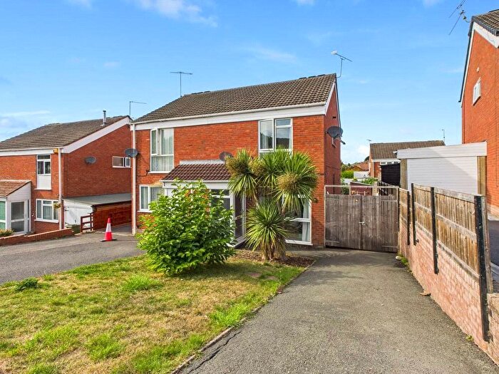 3 Bedroom Semi-Detached House For Sale In Tweed Close, Worcester, Worcestershire, WR5