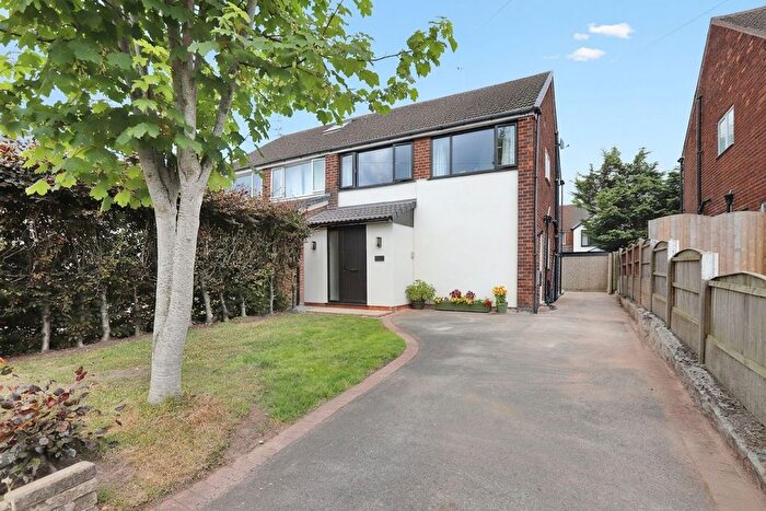 3 Bedroom Semi-Detached House For Sale In Lindrick Avenue, Whitefield, M45