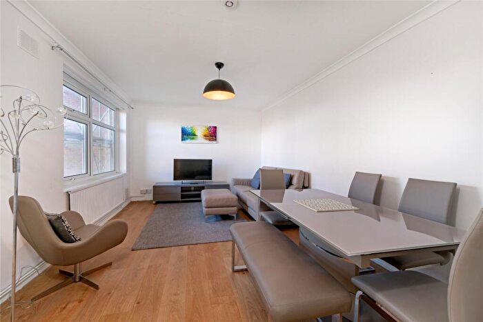 2 Bedroom Flat To Rent In Buckingham Road, South Woodford, E18