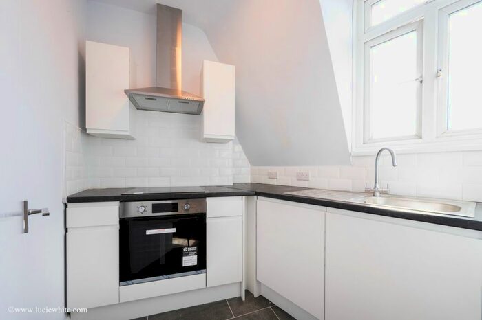 Studio To Rent In Coombe Road, Norbiton, Kingston Upon Thames, KT2